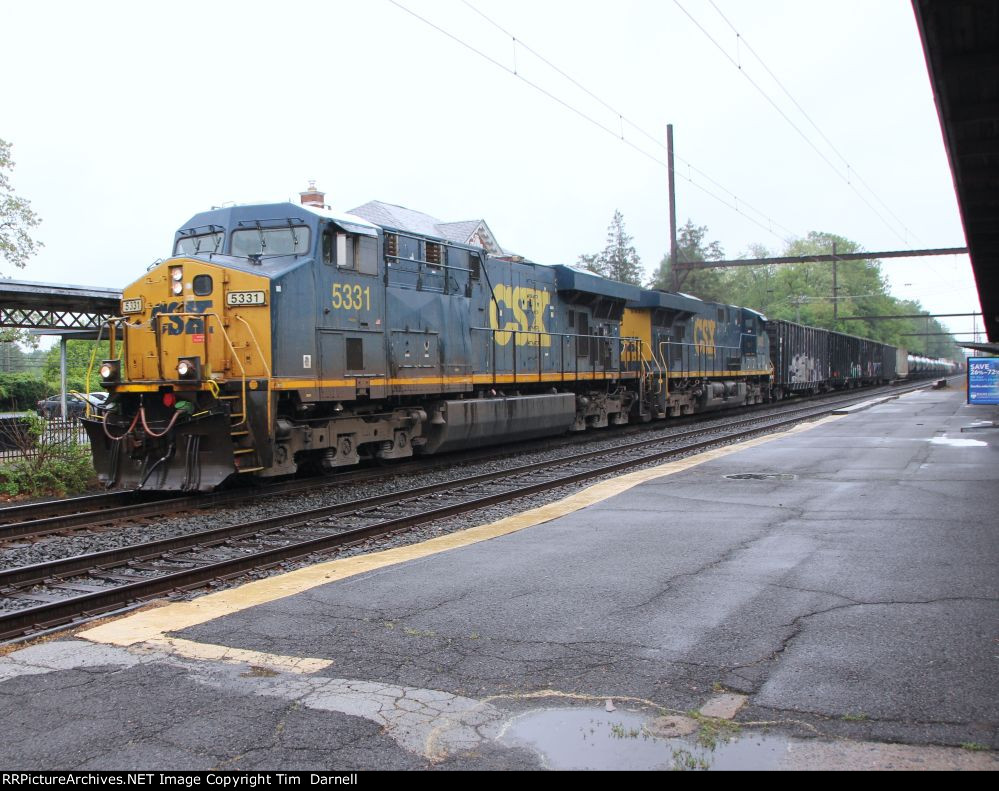 CSX 5331 leads M404